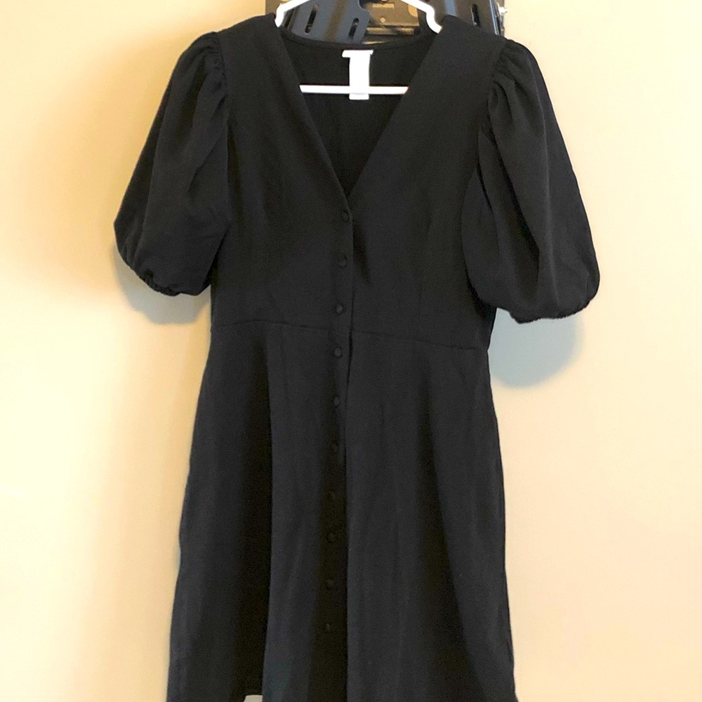 ▪️H&M Puff Sleeve Dress